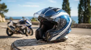 Présentation d'un casque intégral sport homologué route de couleur bleue et blanche