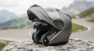 Casco moto modulare apribile con visiera parasole integrato ideale per viaggi lunghi