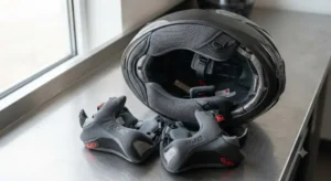 Dettaglio degli interni e dell imbottitura traspirante di un casco HJC