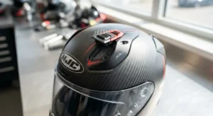 Sistema di ventilazione avanzato sulla parte superiore di un casco HJC